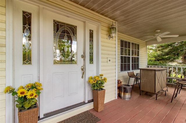 330 W Palmetto St, Lakeland, FL 33815 - entrance to property featuring covered porch, a ceiling fan, and outdoor dining area