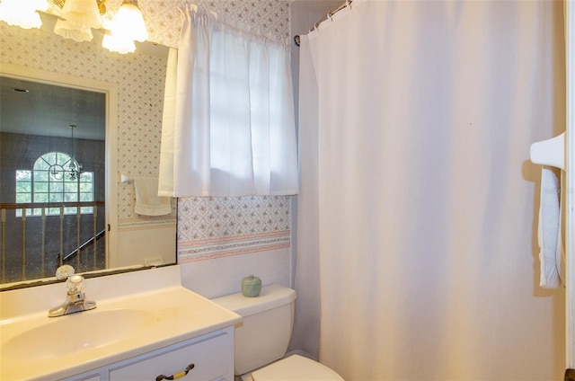 330 W Palmetto St, Lakeland, FL 33815 - full bath with wallpapered walls, toilet, and vanity