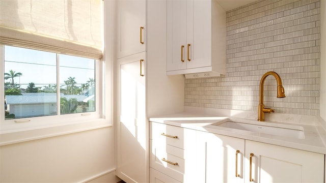 531 68th St, Holmes Beach, FL 34217 - laundry room featuring a sink