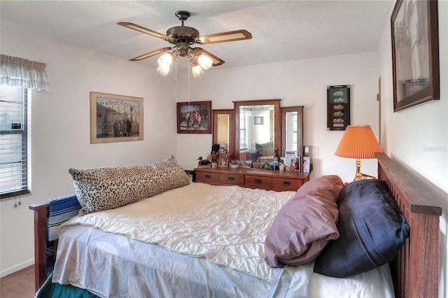 4404 Musket Dr, Lakeland, FL 33810 - bedroom featuring ceiling fan and a textured ceiling