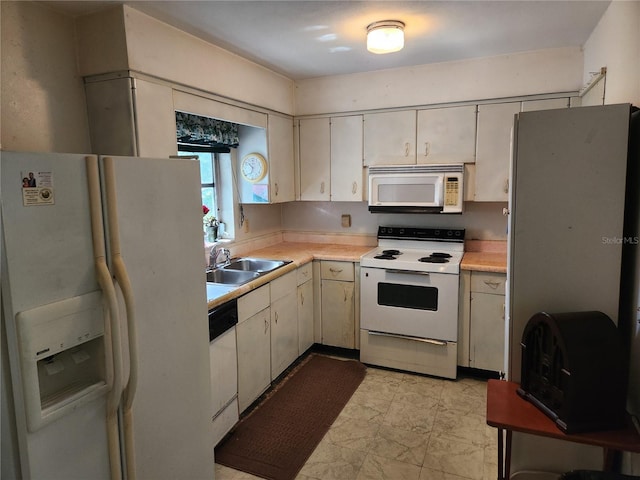 220 Pinehurst Dr, Auburndale, FL 33823 - kitchen with white appliances and light countertops