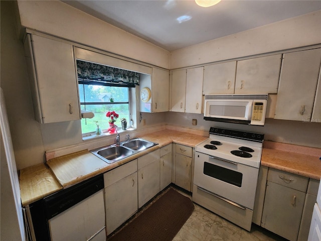 220 Pinehurst Dr, Auburndale, FL 33823 - kitchen featuring white appliances and light countertops