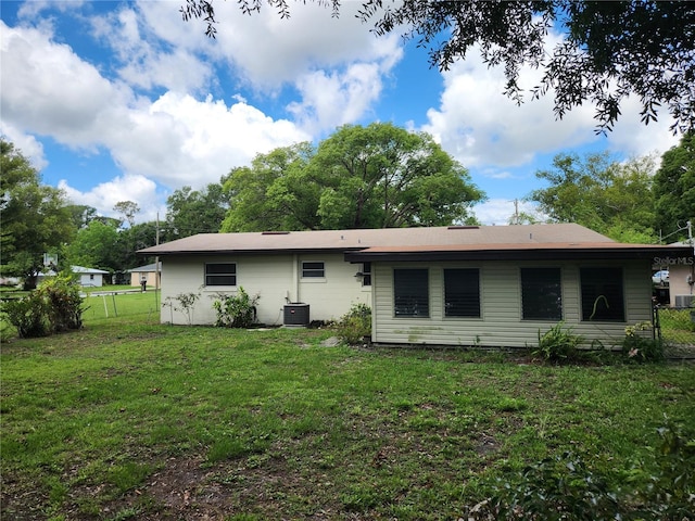 220 Pinehurst Dr, Auburndale, FL 33823 - rear view of property