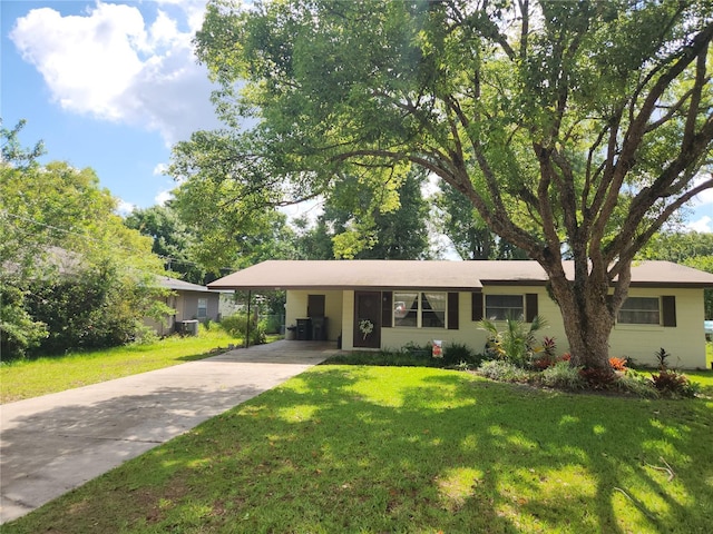 220 Pinehurst Dr, Auburndale, FL 33823 - single story home featuring driveway, a front yard, and an attached carport