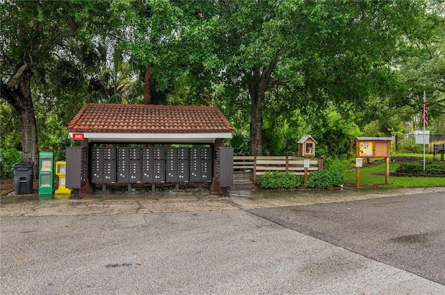409 San Jose Dr, Winter Haven, FL 33884 - surrounding community with mail area, fence, and view of scattered trees