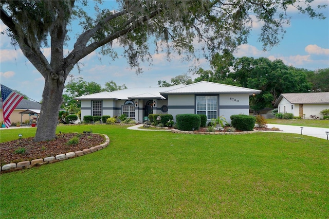 8760 Plantation Ridge Blvd, Lakeland, FL 33809 - view of front of home with a front yard and stucco siding