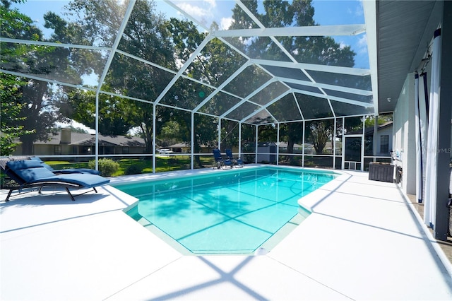 8760 Plantation Ridge Blvd, Lakeland, FL 33809 - outdoor pool featuring a patio and glass enclosure