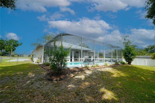 8760 Plantation Ridge Blvd, Lakeland, FL 33809 - back of property with an outdoor pool and glass enclosure