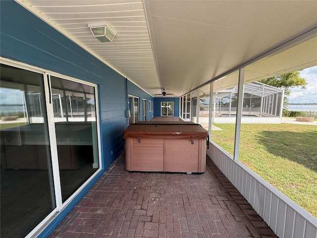 1328 Edgewater Beach Dr, Lakeland, FL 33805 - sunroom featuring a jacuzzi and ceiling fan