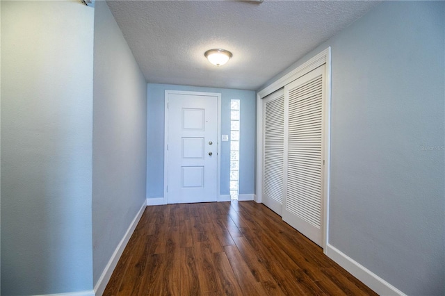 1328 Edgewater Beach Dr, Lakeland, FL 33805 - entryway featuring dark wood-style floors and a textured ceiling