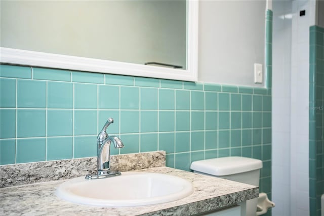 1328 Edgewater Beach Dr, Lakeland, FL 33805 - bathroom featuring vanity, tile walls, and a shower