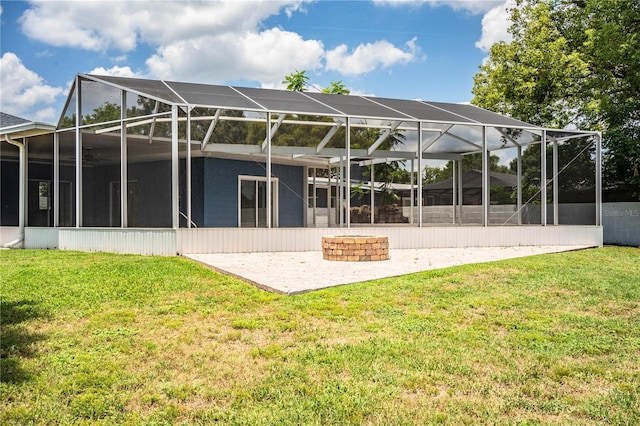 1328 Edgewater Beach Dr, Lakeland, FL 33805 - back of property with glass enclosure, a patio, and a lawn