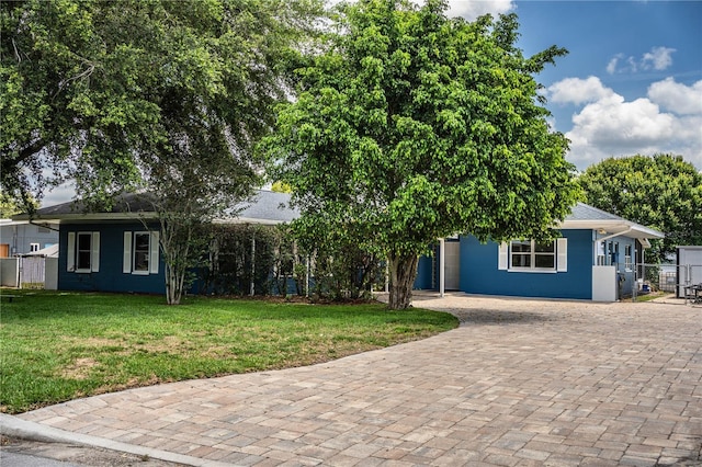 1328 Edgewater Beach Dr, Lakeland, FL 33805 - view of front of home with decorative driveway and a gate