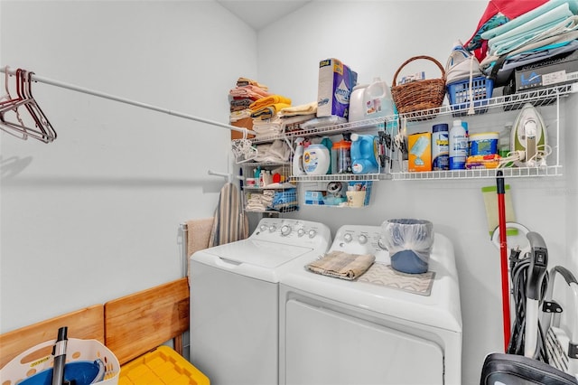 280 Pershing St, Bartow, FL 33830 - laundry area featuring washing machine and dryer