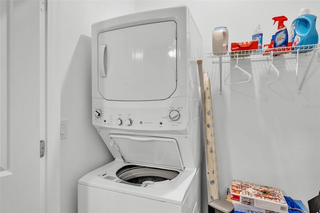 280 Pershing St, Bartow, FL 33830 - laundry area featuring stacked washer / dryer