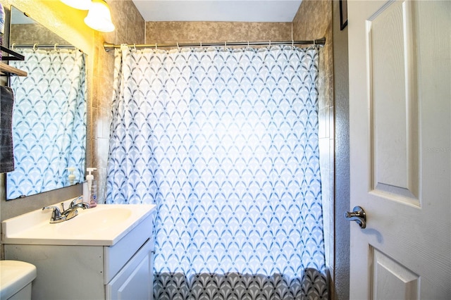 bathroom featuring vanity, a shower with shower curtain, and toilet
