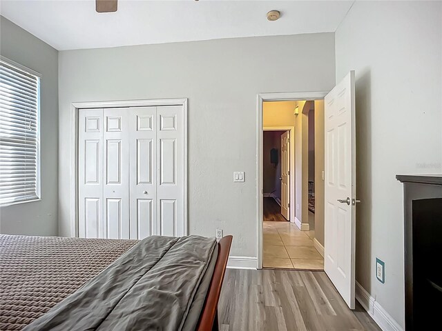 3620 Cordgrass Dr, Valrico, FL 33596 - bedroom featuring wood finished floors, a closet, baseboards, and a ceiling fan