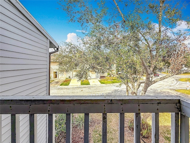 6350 92nd Pl N Unit 2206, Pinellas Park, FL 33782 - view of yard featuring a balcony