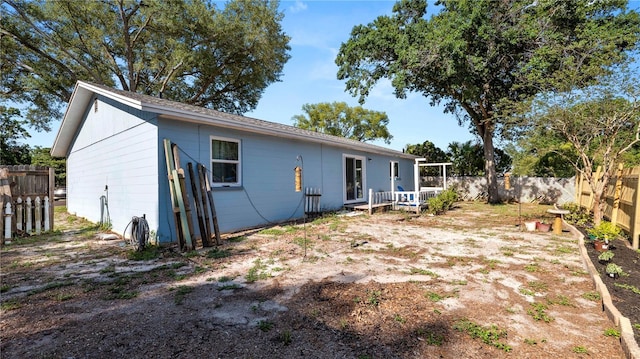 417 Yolonda Ct, Lakeland, FL 33809 - rear view of house with a fenced backyard and a wooden deck