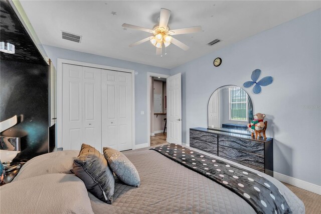 5033 Sugar Bay St, Sebring, FL 33872 - carpeted bedroom featuring baseboards, a closet, and a ceiling fan