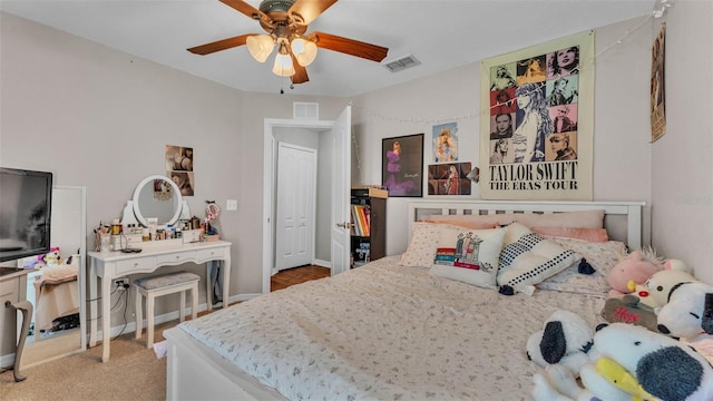 bedroom featuring a ceiling fan