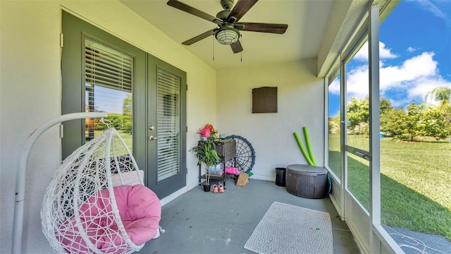 sunroom featuring a ceiling fan