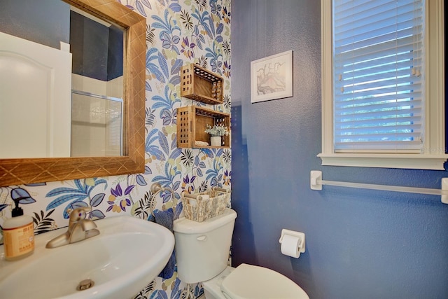 2032 Indian Sky Cir, Lakeland, FL 33813 - bathroom featuring a sink, toilet, and a textured wall