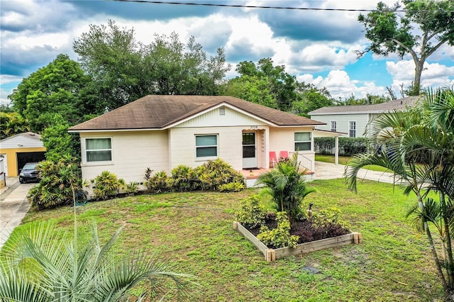 2710 Fairmount Ave, Lakeland, FL 33803 - view of front of house with a front yard, concrete driveway, and a garden
