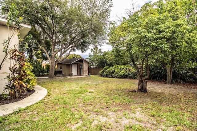 2710 Fairmount Ave, Lakeland, FL 33803 - view of yard with an outdoor structure and a storage unit