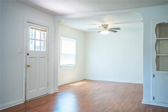 2710 Fairmount Ave, Lakeland, FL 33803 - entryway with arched walkways, wood finished floors, and ceiling fan