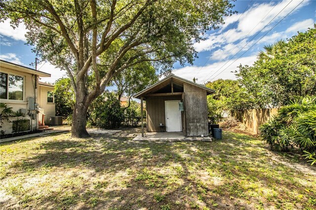 2710 Fairmount Ave, Lakeland, FL 33803 - view of yard featuring fence, a storage shed, central air condition unit, and an outdoor structure