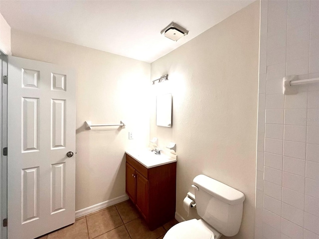 2323 Ridgeview Dr, Lakeland, FL 33810 - full bath featuring tile patterned flooring, vanity, toilet, and baseboards