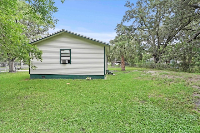 633 Glenda St, Lakeland, FL 33805 - view of side of home featuring crawl space, a yard, and cooling unit