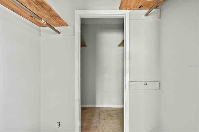 633 Glenda St, Lakeland, FL 33805 - walk in closet featuring tile patterned flooring