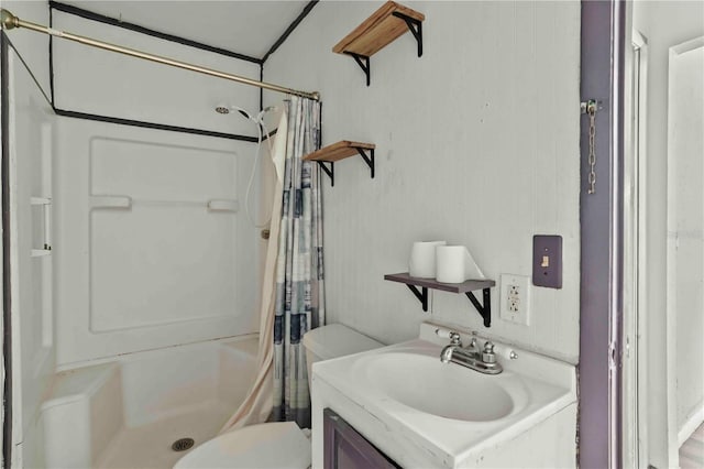 633 Glenda St, Lakeland, FL 33805 - bathroom featuring curtained shower, toilet, and vanity