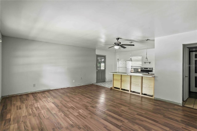 633 Glenda St, Lakeland, FL 33805 - unfurnished living room featuring ceiling fan, wood finished floors, and baseboards
