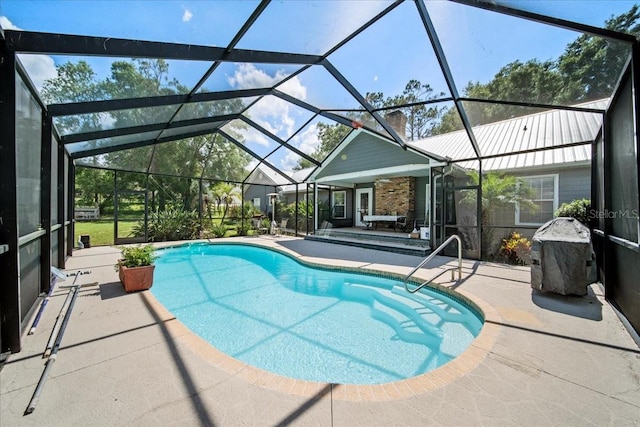 9912 Pine Leaf Ln, Dade City, FL 33525 - swimming pool with a patio area and a lanai