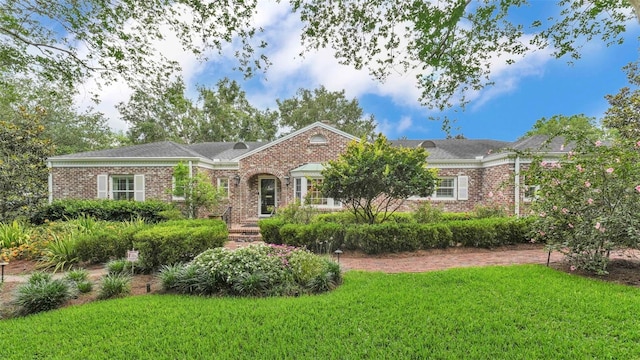 323 E Belvedere St, Lakeland, FL 33803 - view of front of home featuring a front lawn and brick siding