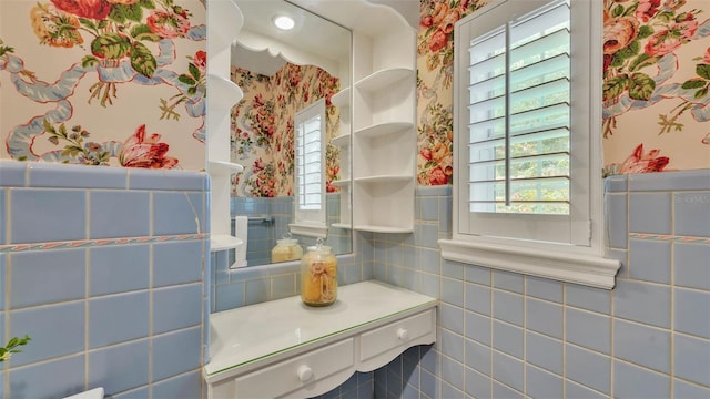 323 E Belvedere St, Lakeland, FL 33803 - bathroom with wallpapered walls, plenty of natural light, and tile walls