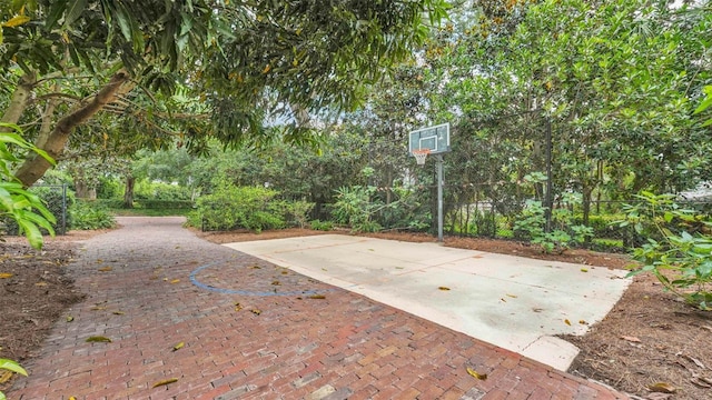 323 E Belvedere St, Lakeland, FL 33803 - view of patio featuring basketball court