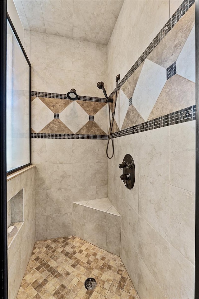 6542 Eagle Ridge Way, Lakeland, FL 33813 - bathroom featuring a tile shower