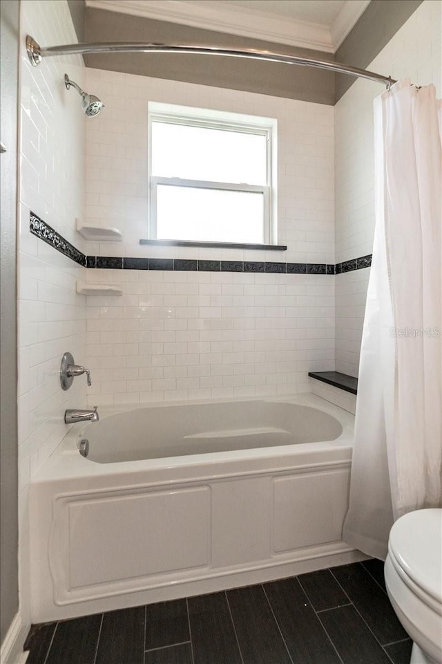6357 Ashley Dr, Lakeland, FL 33813 - full bathroom featuring shower / tub combo, toilet, and crown molding
