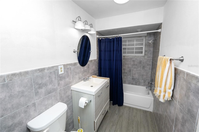 5425 Lewellyn Rd, Lakeland, FL 33810 - bathroom with tile walls, vanity, shower / bath combo with shower curtain, toilet, and wainscoting