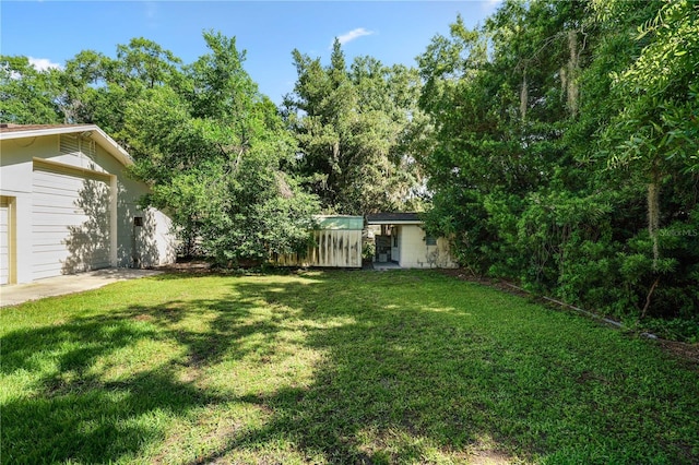 5425 Lewellyn Rd, Lakeland, FL 33810 - view of green lawn with a garage