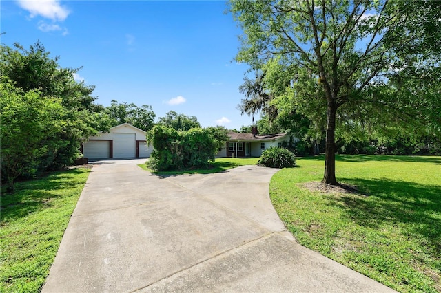 5425 Lewellyn Rd, Lakeland, FL 33810 - view of front facade featuring a detached garage and a front lawn