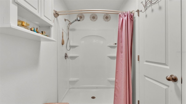 2293 Caspian Dr, Lakeland, FL 33805 - bathroom with curtained shower