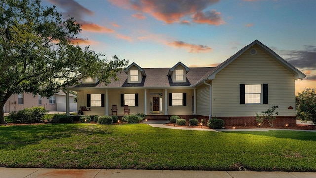 2025 Viewpoint Landings Rd, Lakeland, FL 33810 - cape cod-style house featuring covered porch, a lawn, and roof with shingles