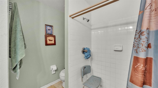 7311 Briarbay Loop, Lakeland, FL 33810 - bathroom featuring a shower with shower curtain, toilet, and baseboards
