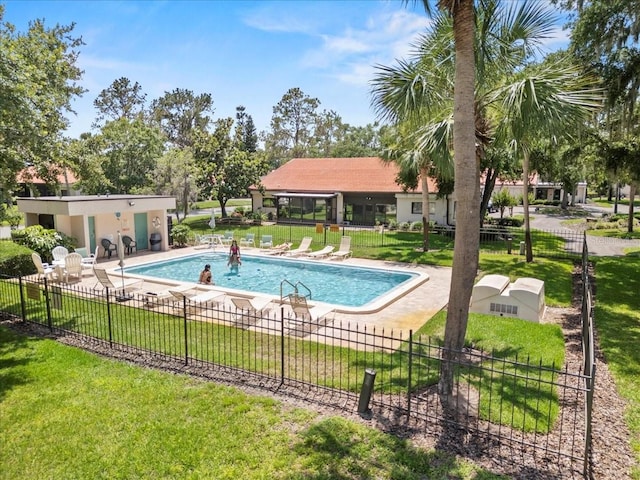 107 Seville Ct N, Plant City, FL 33566 - community pool featuring a patio area