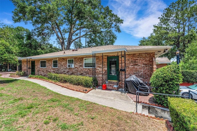 3427 S Polk Ave, Lakeland, FL 33803 - ranch-style home featuring brick siding and a front lawn